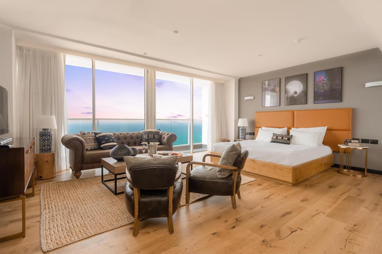 Ramada Resort Hadera Beach Екстериор снимка
