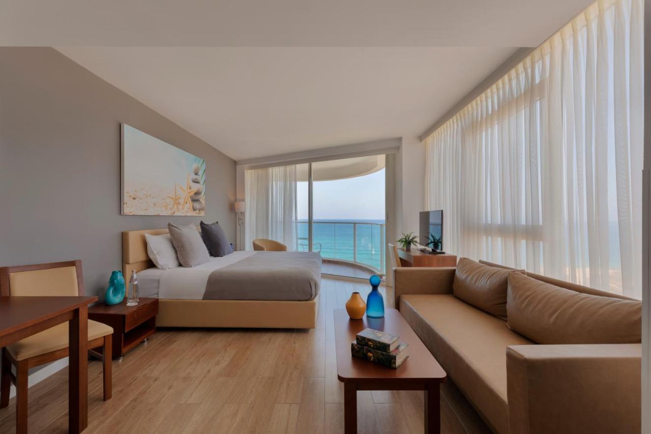 Ramada Resort Hadera Beach Екстериор снимка